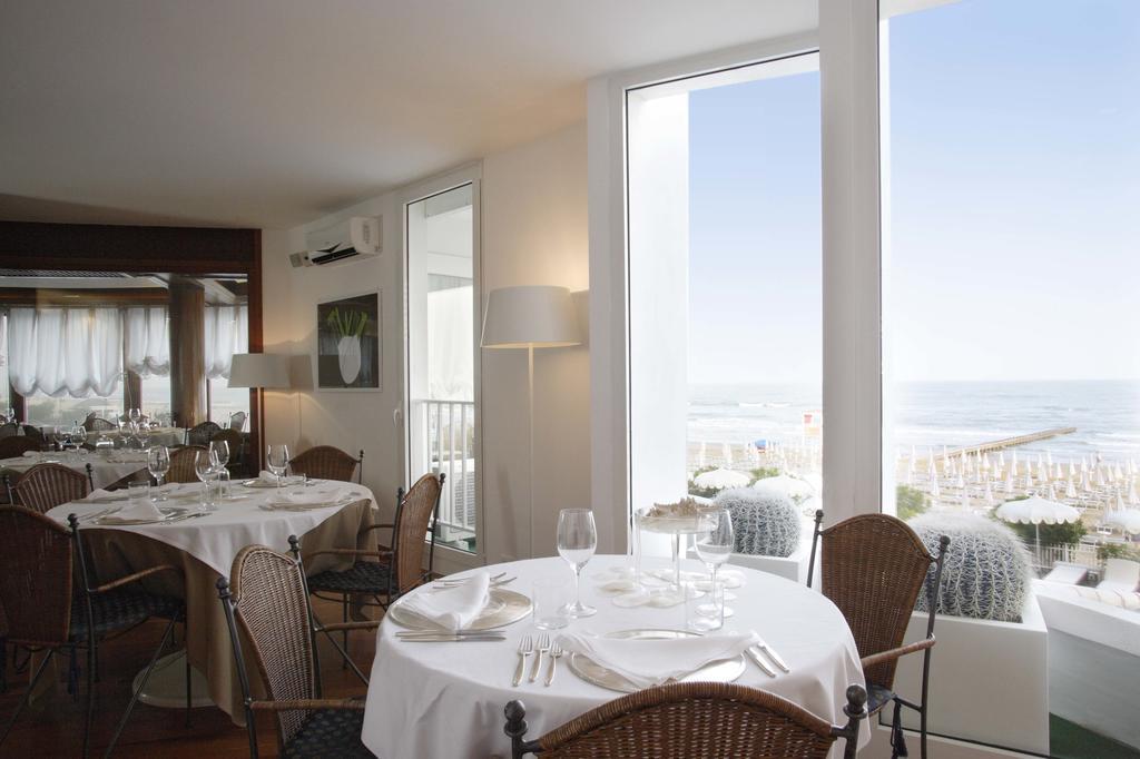 Hotel Delle Nazioni ลิโดดิเยโซโล ภายนอก รูปภาพ