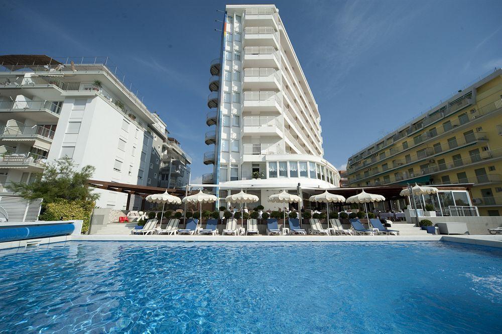 Hotel Delle Nazioni ลิโดดิเยโซโล ภายนอก รูปภาพ