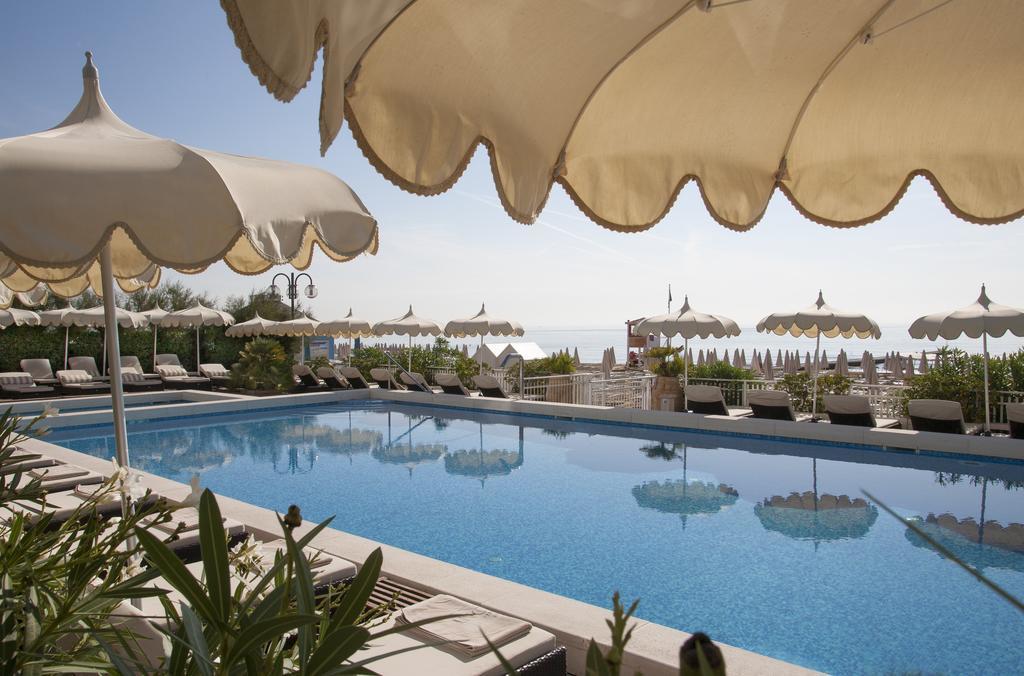 Hotel Delle Nazioni ลิโดดิเยโซโล ภายนอก รูปภาพ