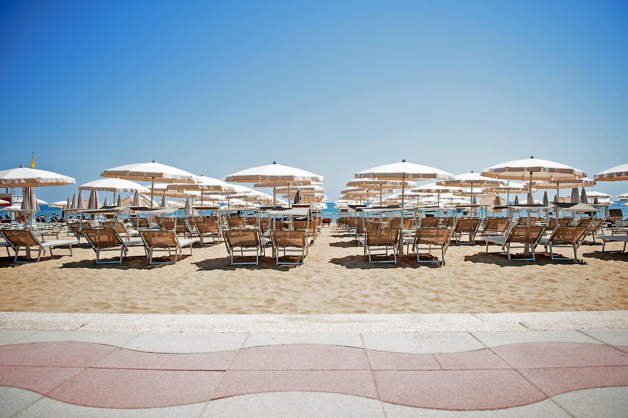Hotel Delle Nazioni ลิโดดิเยโซโล ภายนอก รูปภาพ