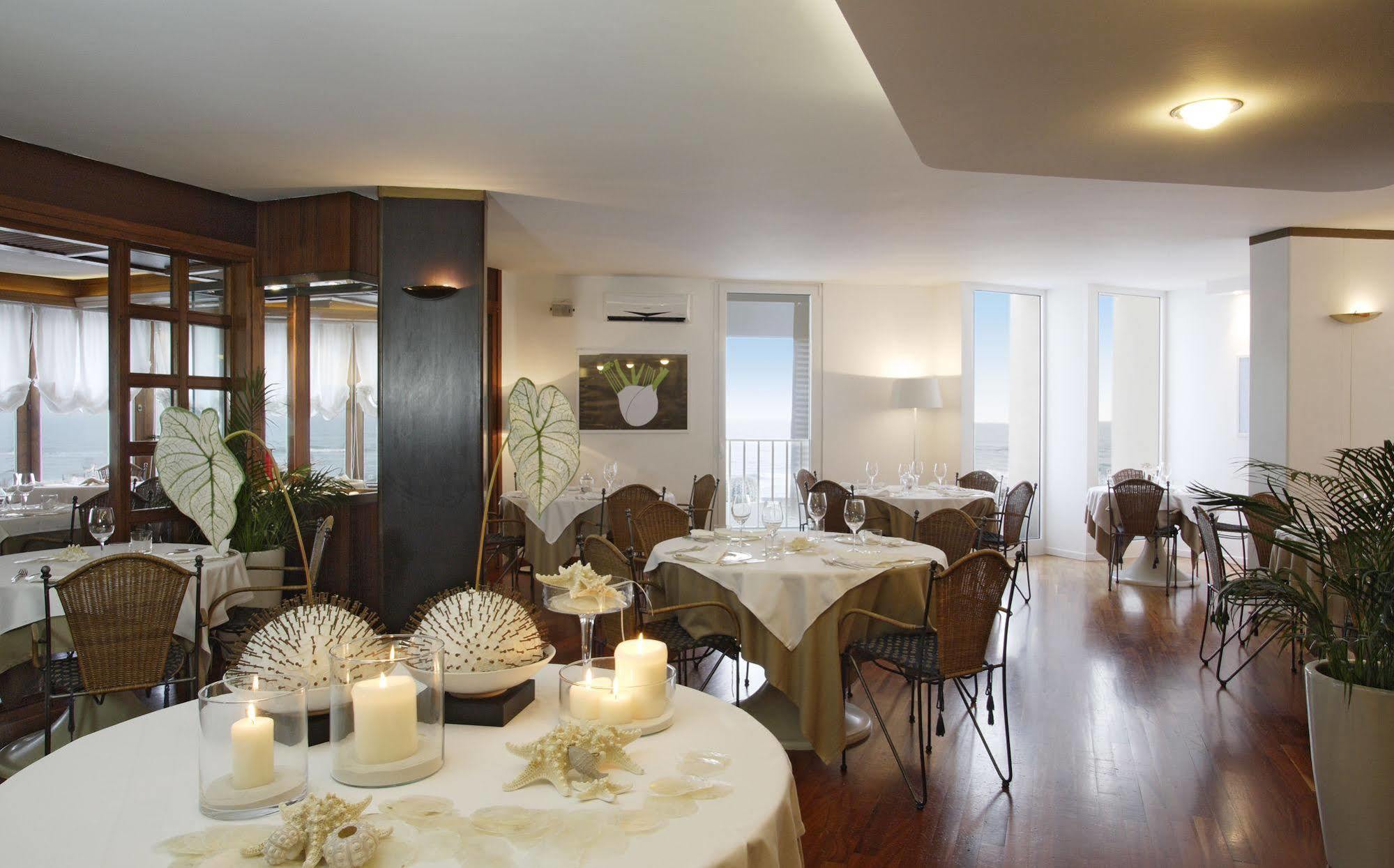 Hotel Delle Nazioni ลิโดดิเยโซโล ภายนอก รูปภาพ