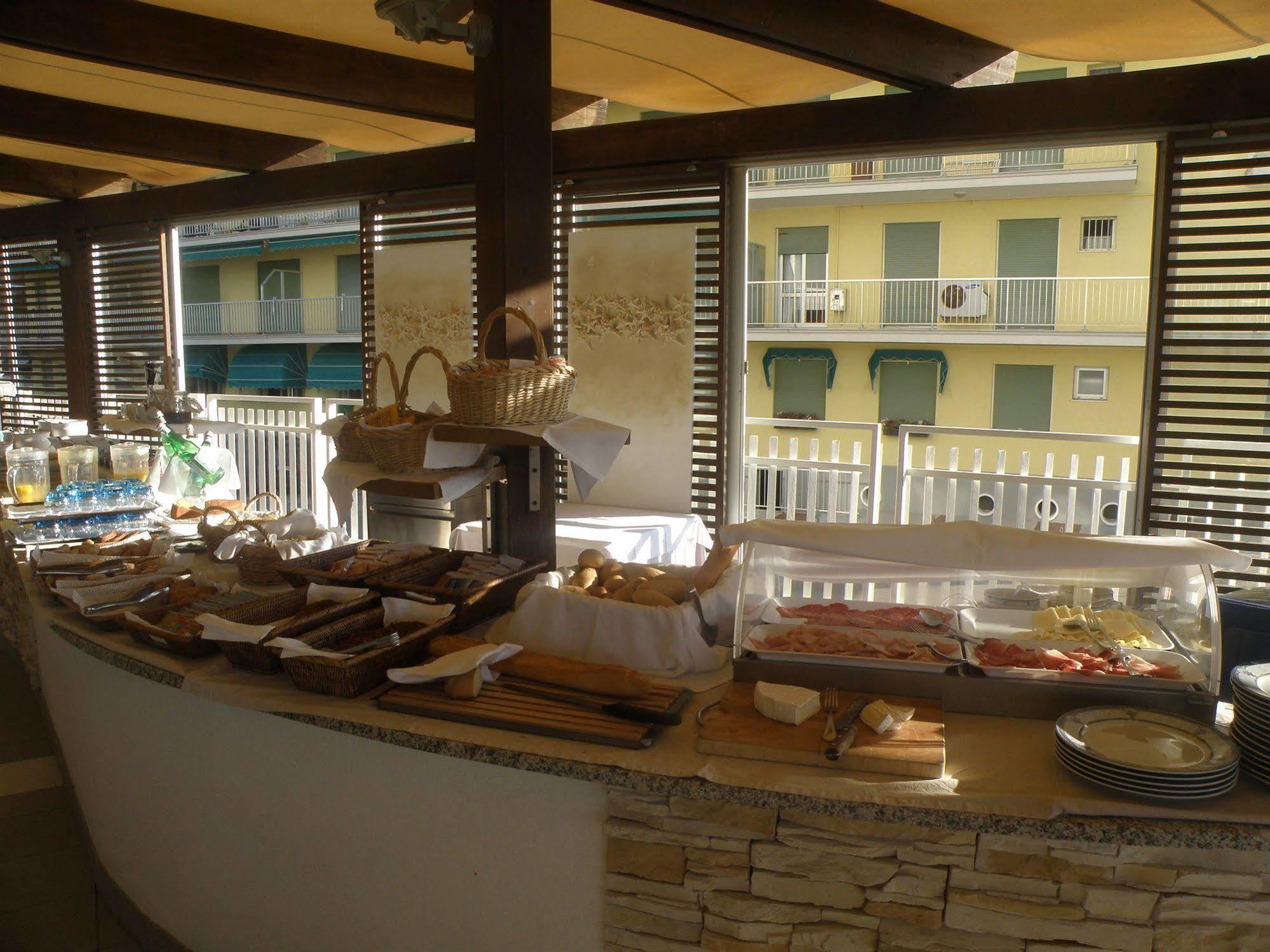 Hotel Delle Nazioni ลิโดดิเยโซโล ภายนอก รูปภาพ