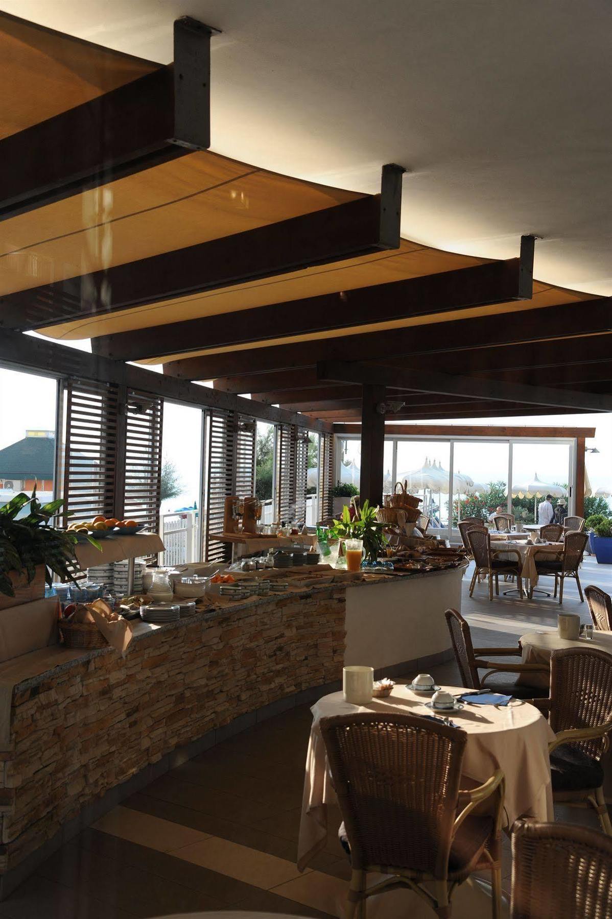 Hotel Delle Nazioni ลิโดดิเยโซโล ภายนอก รูปภาพ