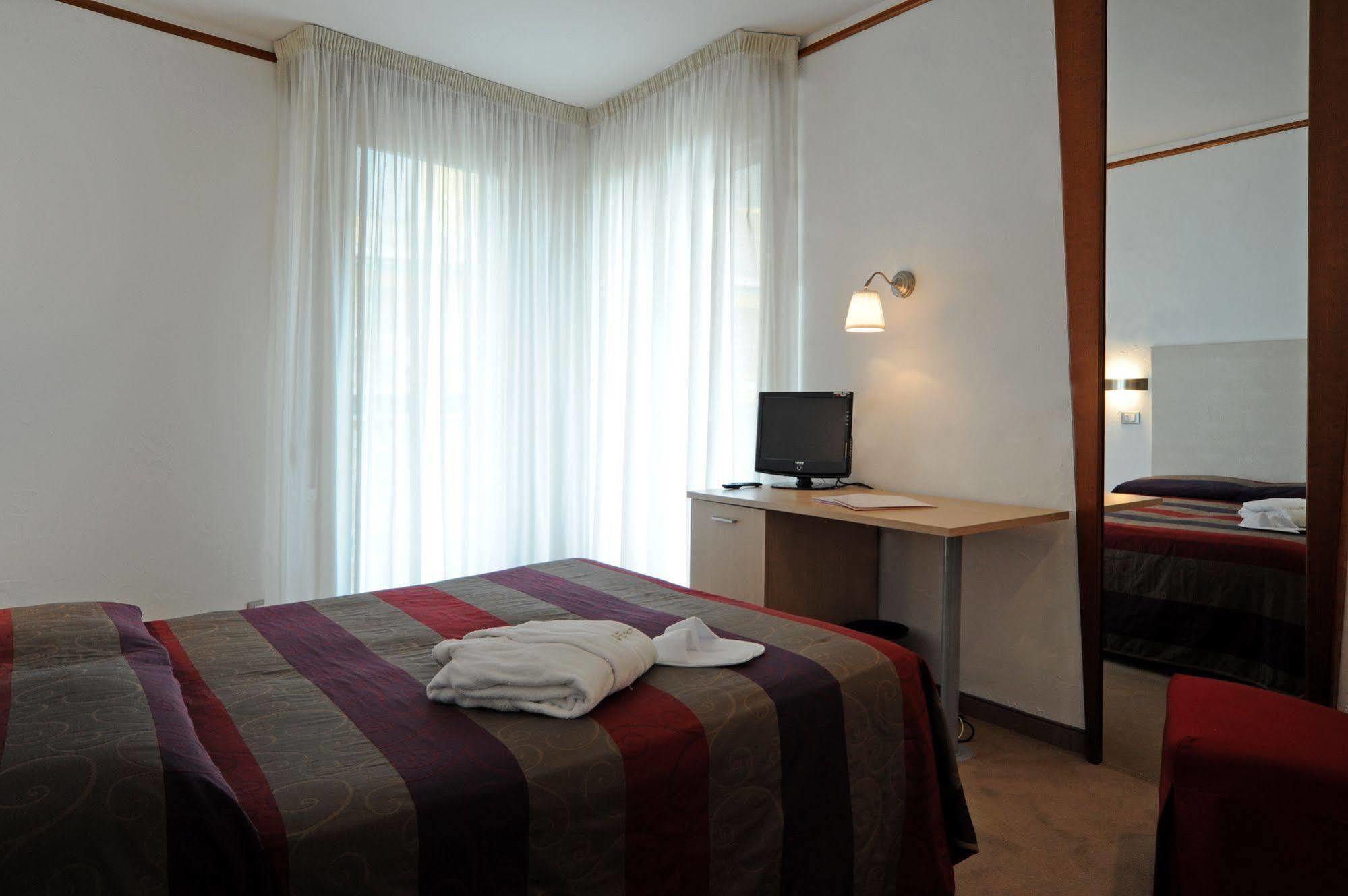 Hotel Delle Nazioni ลิโดดิเยโซโล ภายนอก รูปภาพ