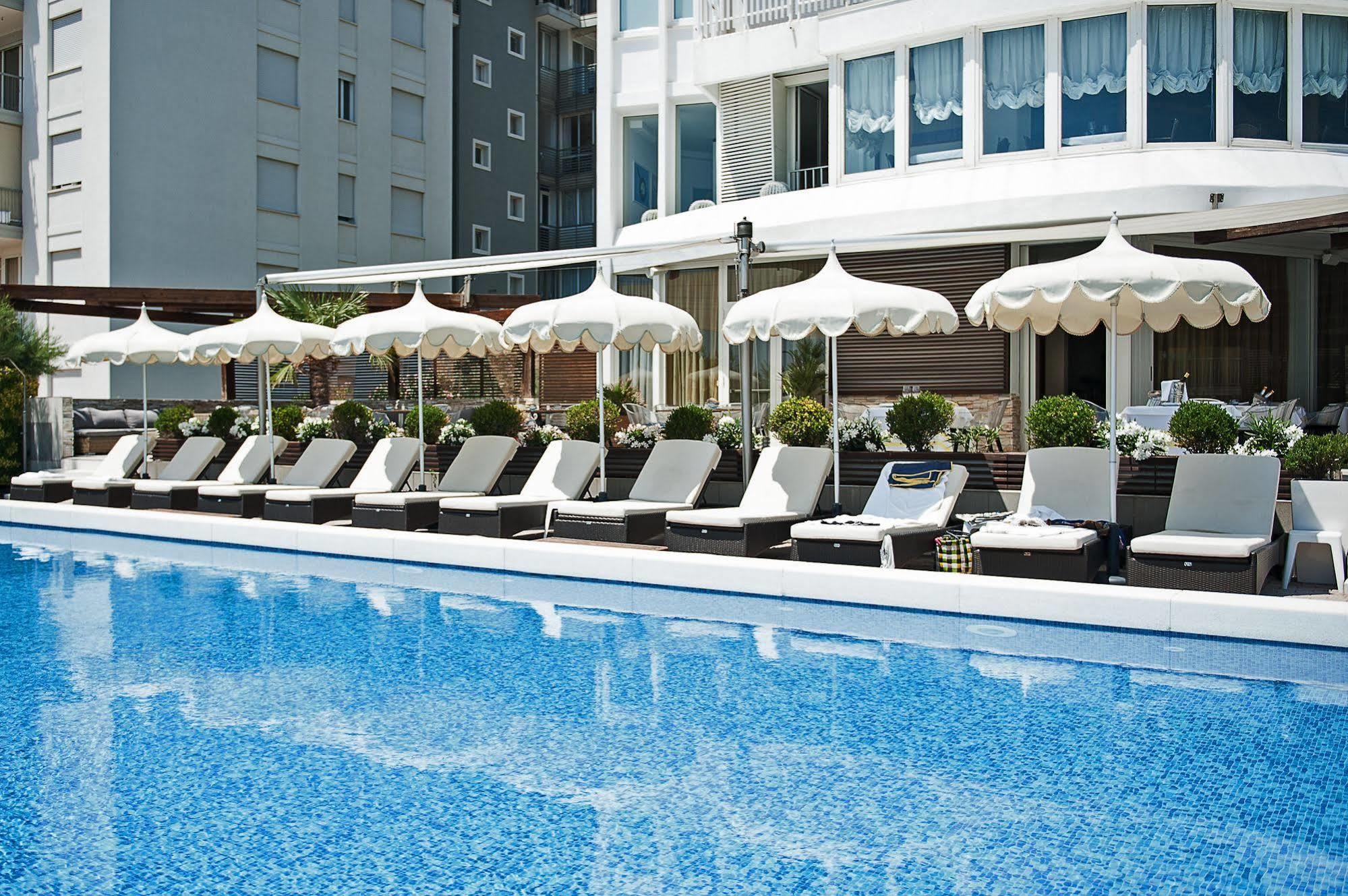 Hotel Delle Nazioni ลิโดดิเยโซโล ภายนอก รูปภาพ